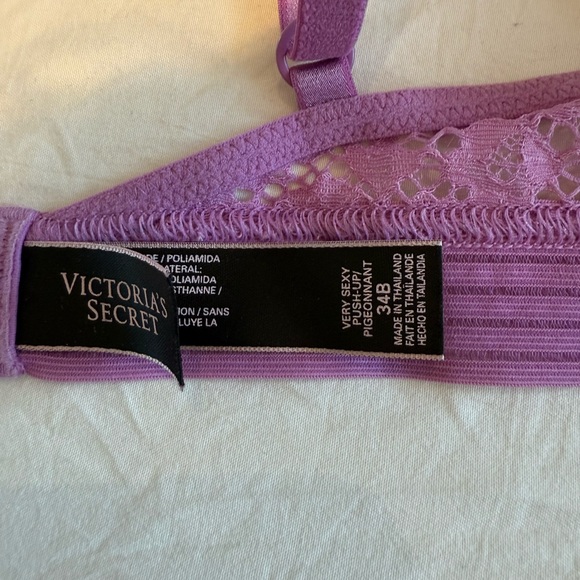 Victoria's Secret Lace Push-Up Bra with Adjustable Straps - Picture 5 of 5